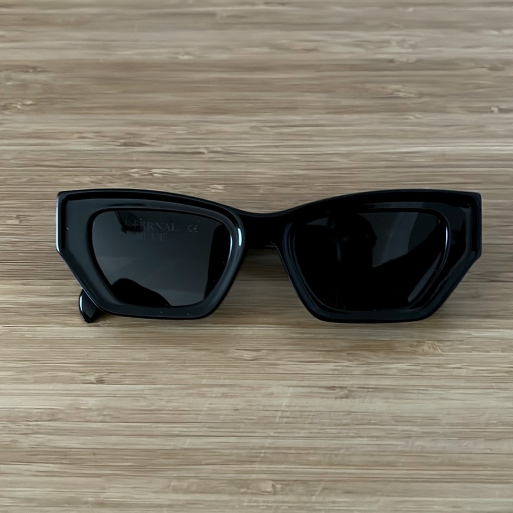 *NEW IN BOX* Eternal Black Frames